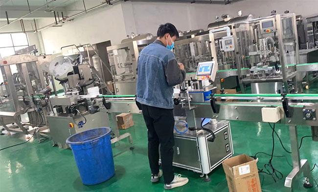 辉达娱乐专业灌装机设备厂家设备车间实拍