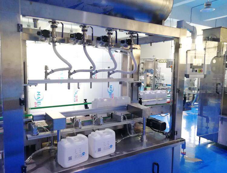 桶装水溶肥灌装机设备实拍